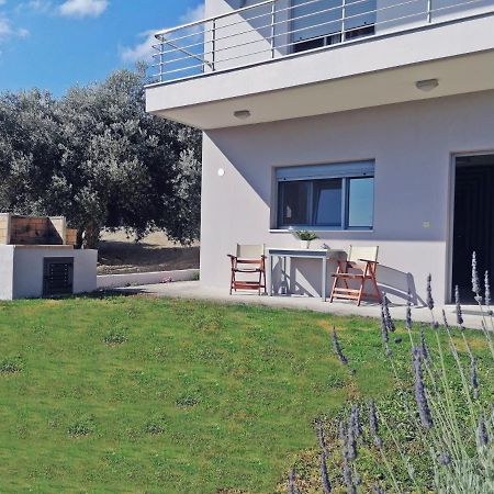 Stavi's Guesthouse Míloi Eksteriør billede