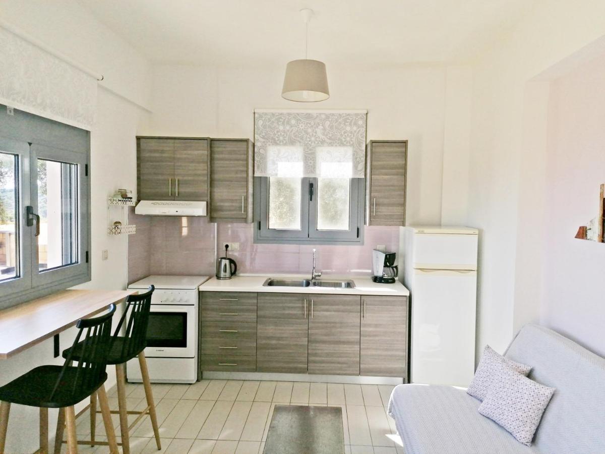 Stavi's Guesthouse Míloi Eksteriør billede