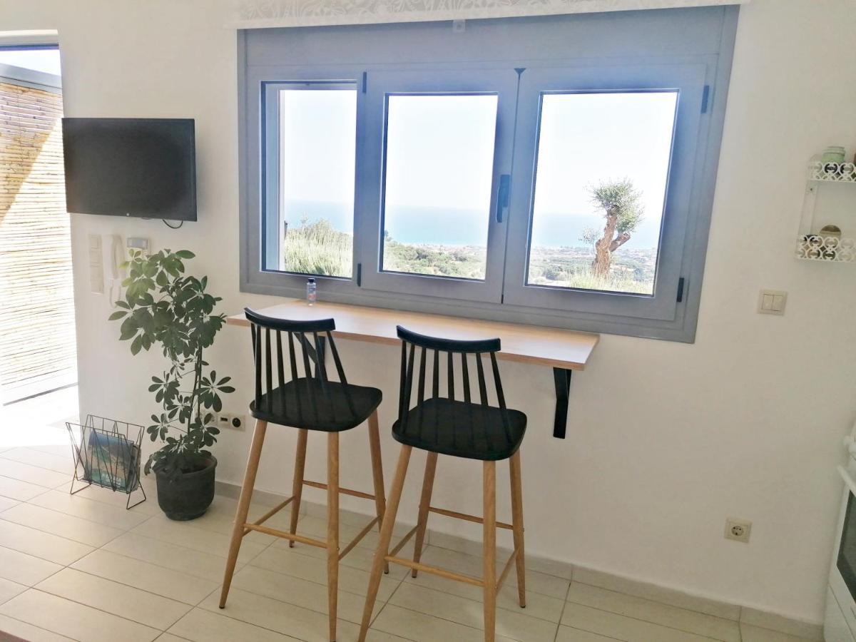 Stavi's Guesthouse Míloi Eksteriør billede