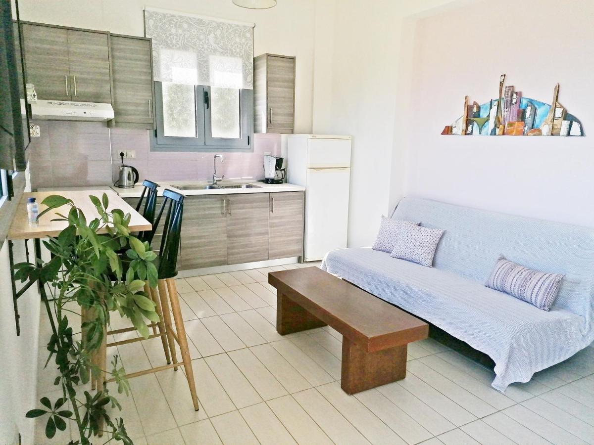 Stavi's Guesthouse Míloi Eksteriør billede